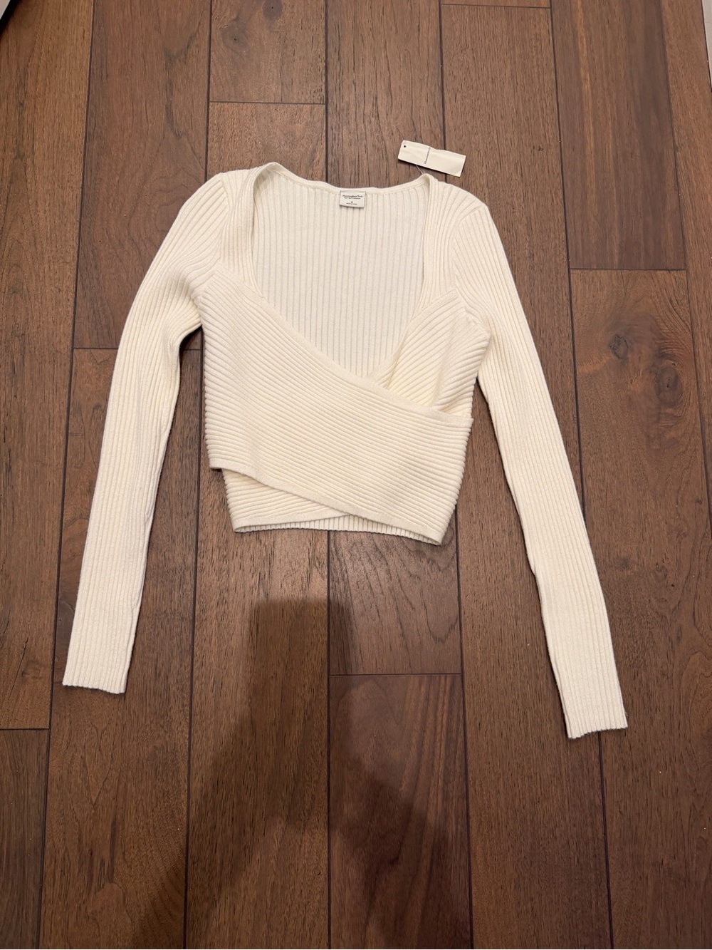 Abercrombie & Fitch Cream Ribbed Wrap Sweater - size Medium
